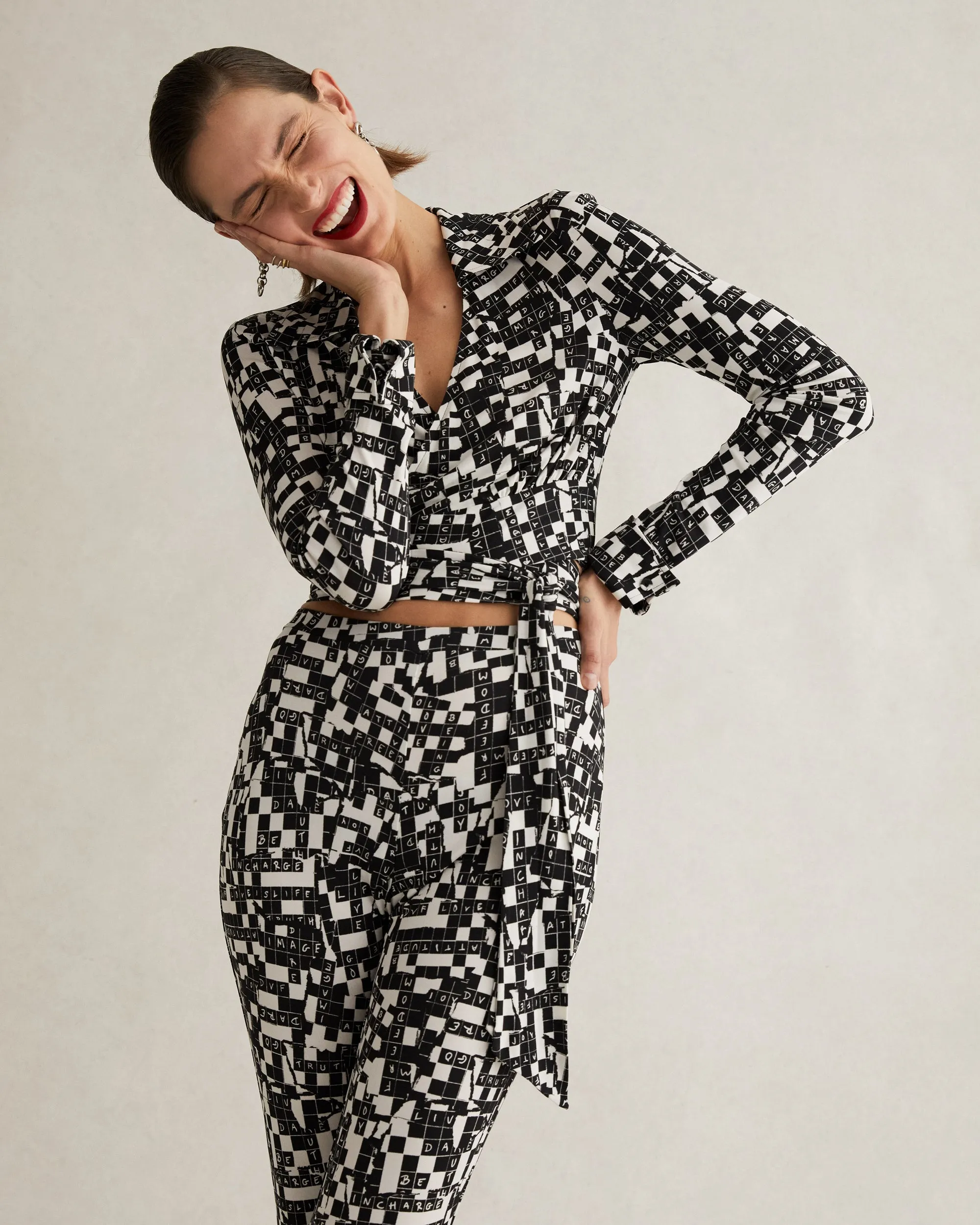 DVFBOBBIE TOPDVF 50TH CROSS WORD BLACK