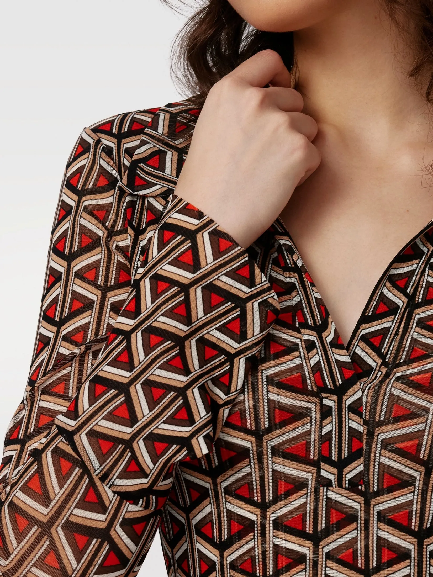 DVFMACKENZIE TOP STADIUM GEO RED