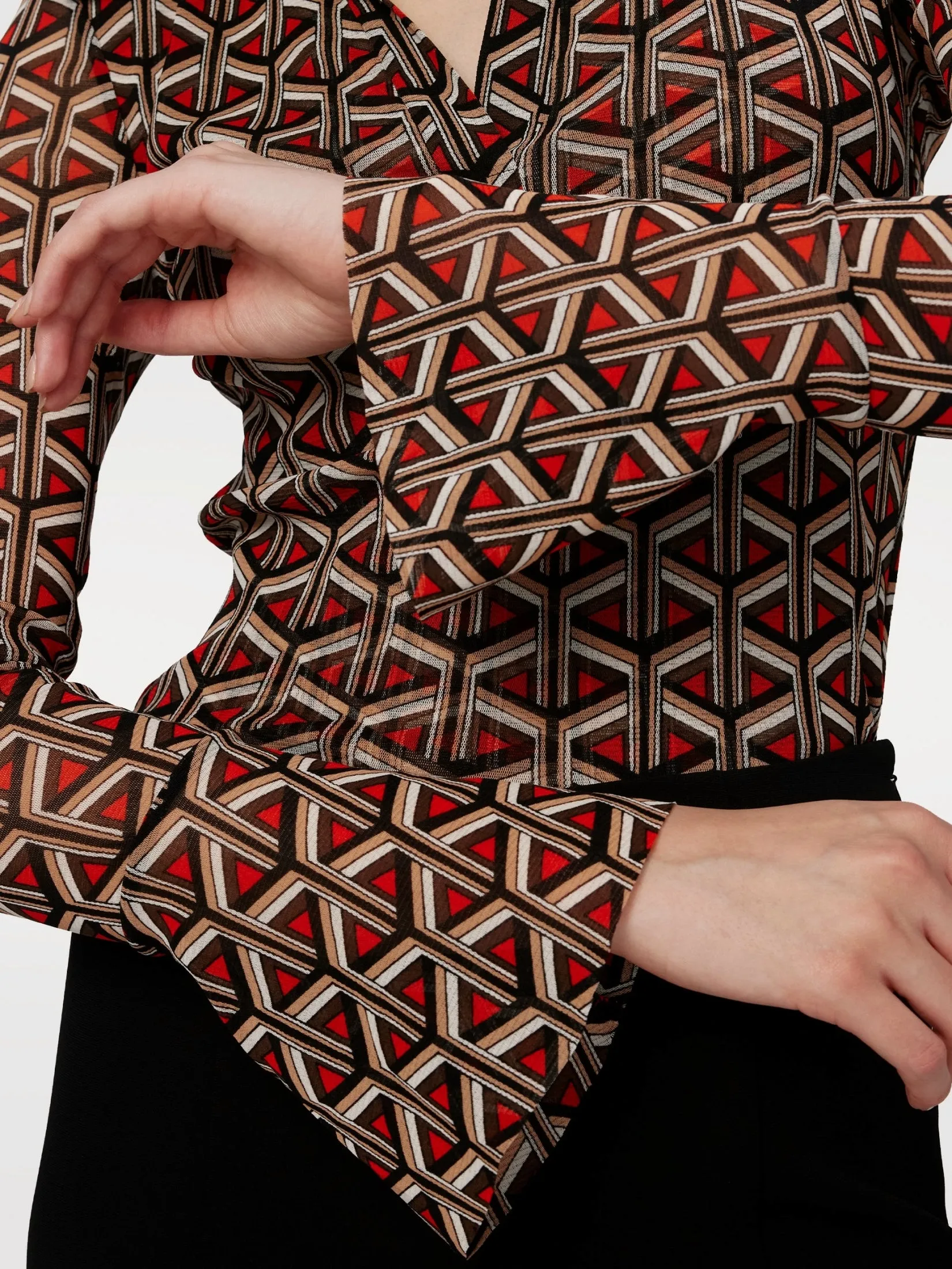 DVFMACKENZIE TOP STADIUM GEO RED
