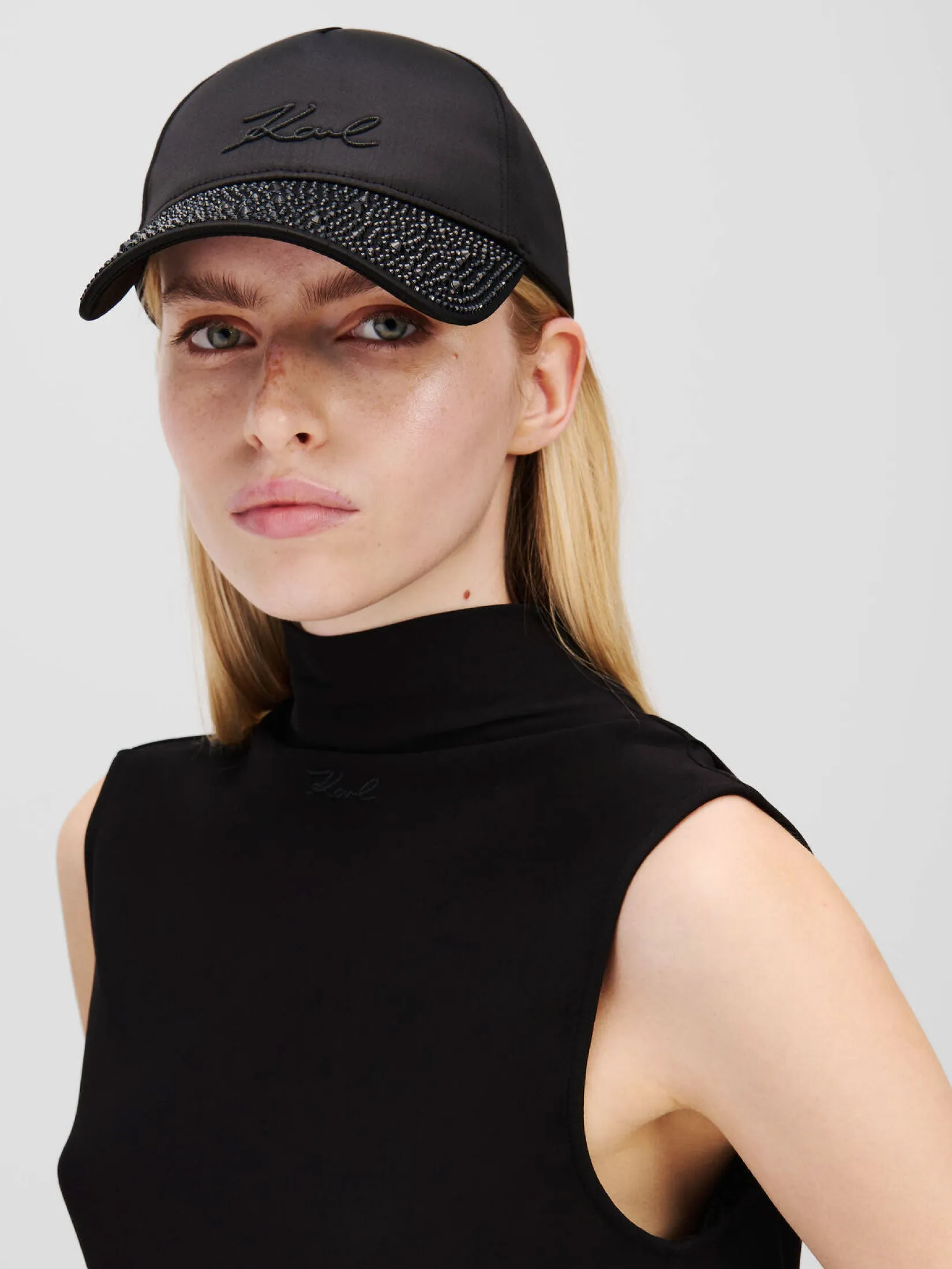 K/SIGNATURE GLITTER STUD CAP