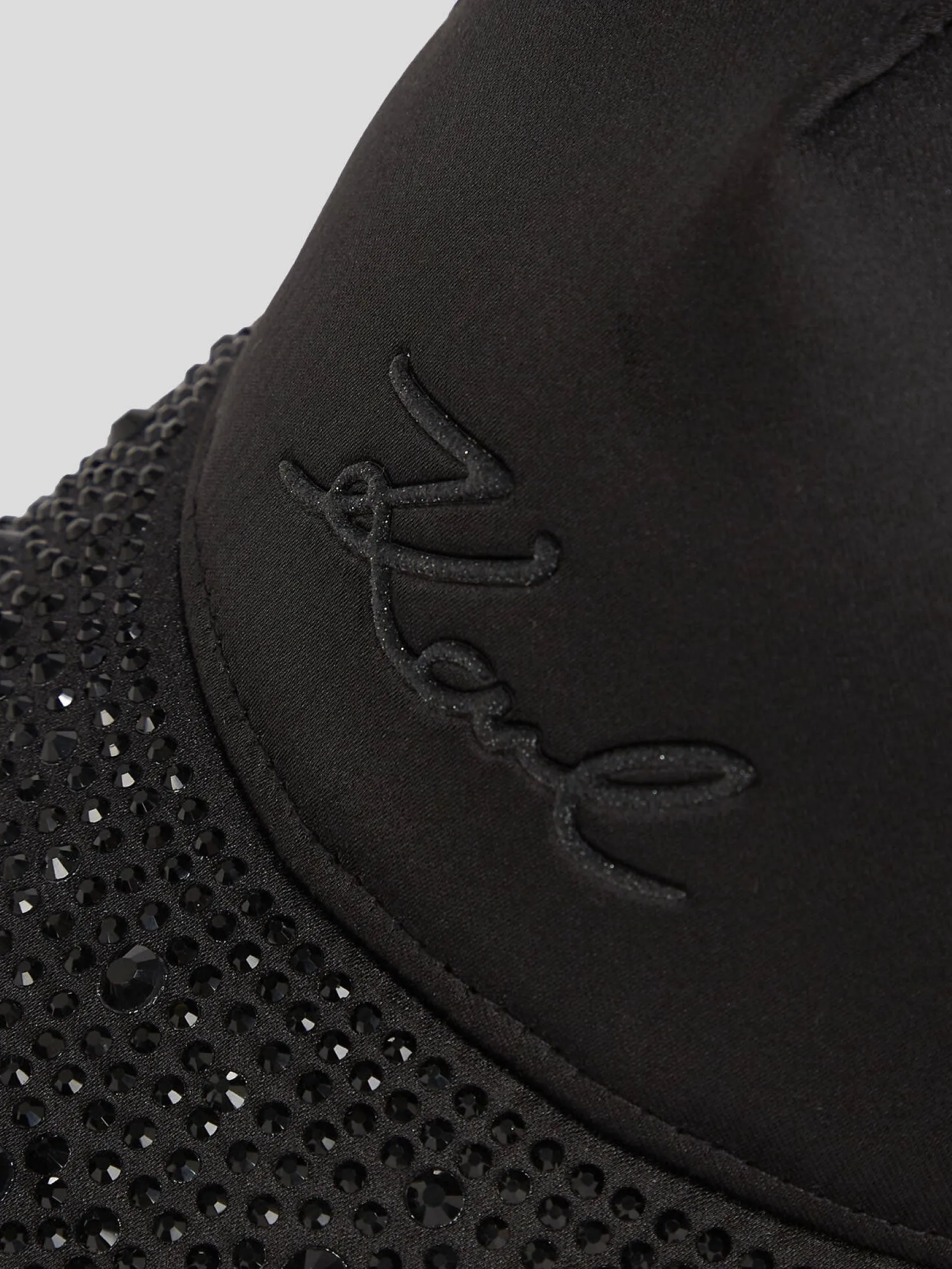 K/SIGNATURE GLITTER STUD CAP