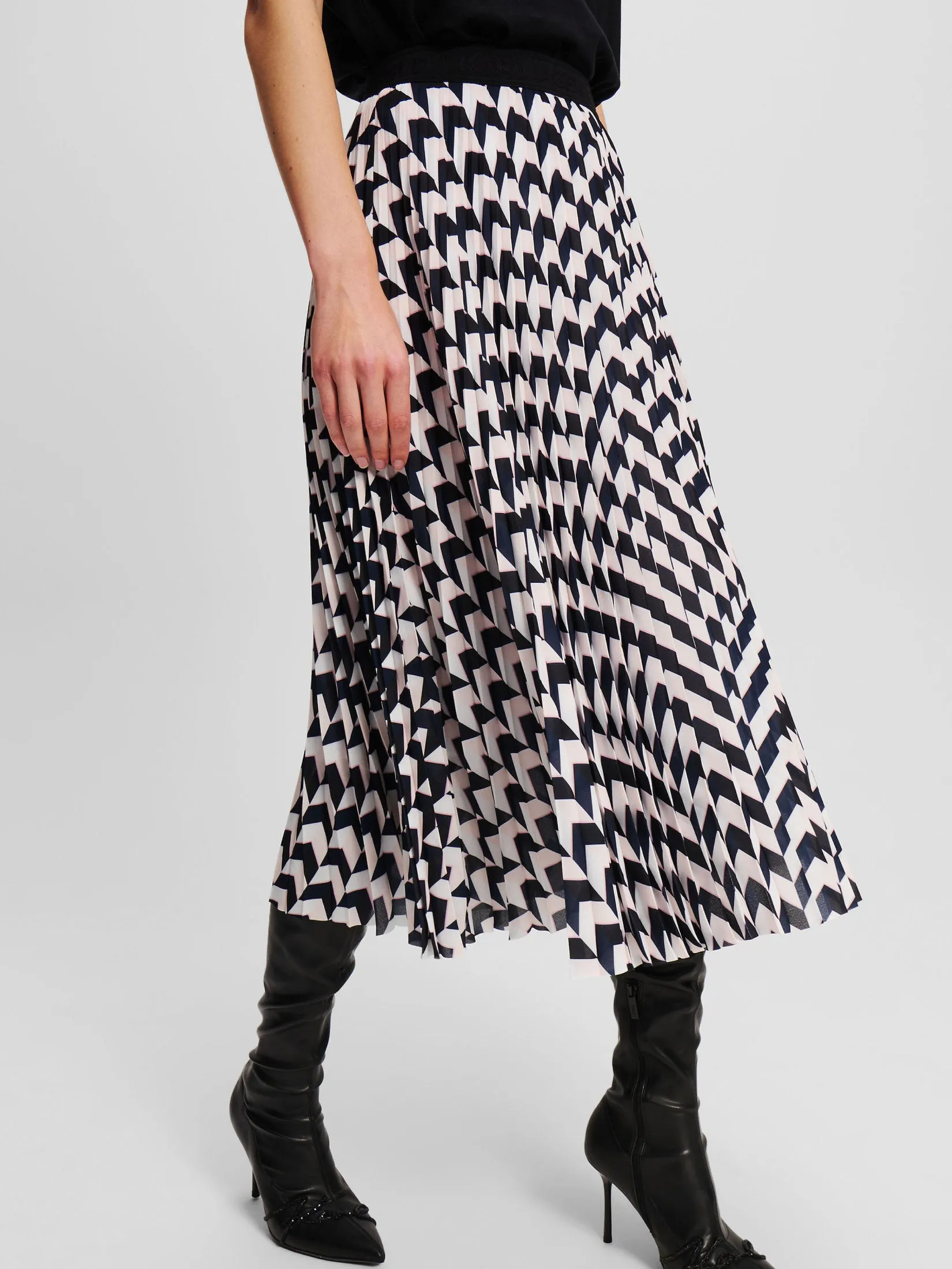PLEATED SKIRT